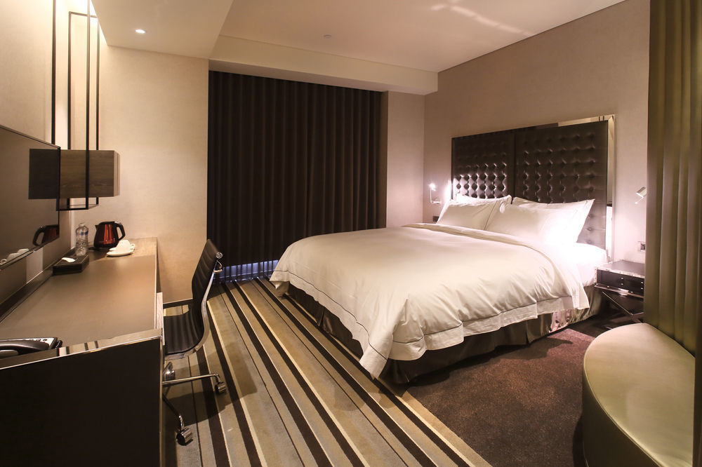 Starhaus Hotel Каосюн Екстериор снимка