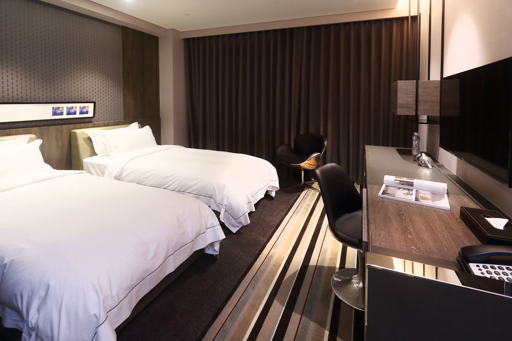 Starhaus Hotel Каосюн Екстериор снимка
